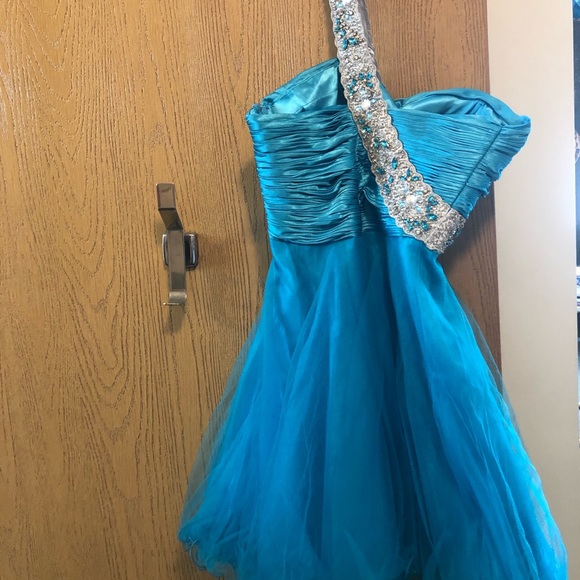 Never worn - Picture 2 of 3